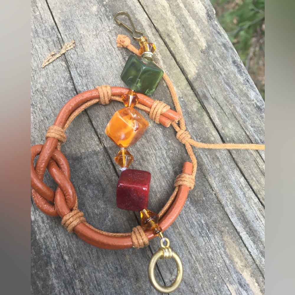 Knot bracket and squared beaded bag bangle